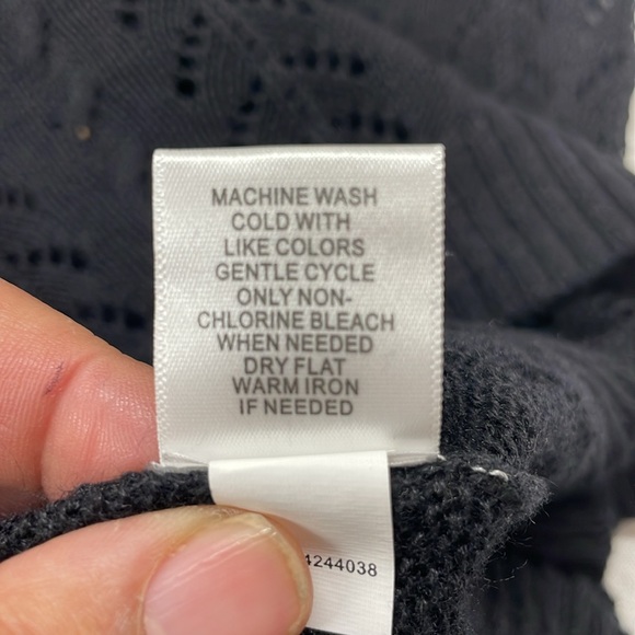 Croft and Barrow black knit pullover sweater, size X-Large - Picture 7 of 7